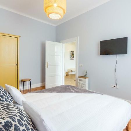 City Chic 3 Bedroom Apartment Cluj-Napoca Esterno foto